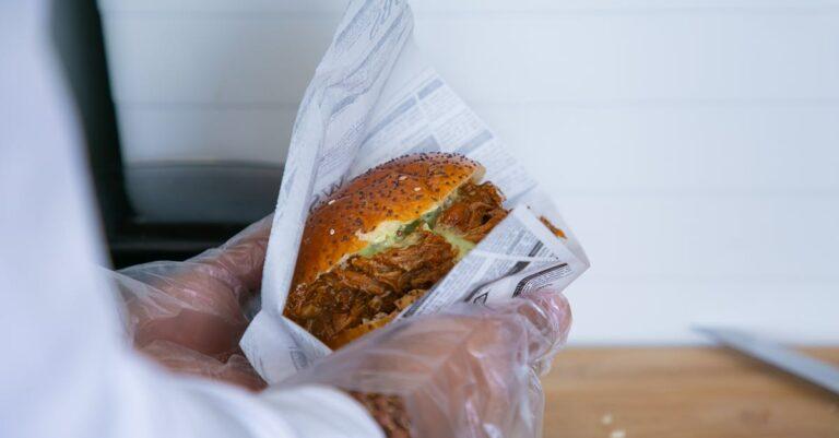 découvrez notre délicieuse recette de pulled pork, tendre et savoureuse, idéale pour vos repas en famille ou entre amis. apprenez à l'apprêter avec des épices aromatiques et une cuisson lente pour un plat réconfortant qui ravira les papilles de tous.