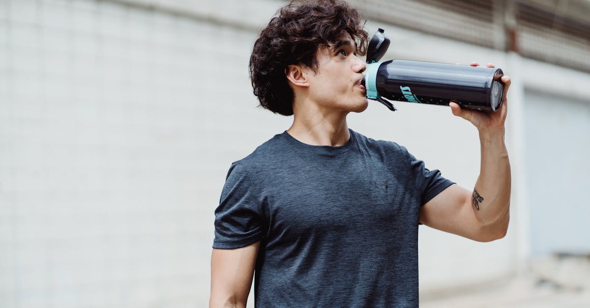 découvrez les bienfaits de la réhydratation pour votre santé et votre bien-être. apprenez comment maintenir votre corps hydraté, les meilleures pratiques pour une réhydratation efficace et les produits recommandés pour retrouver éclat et vitalité.
