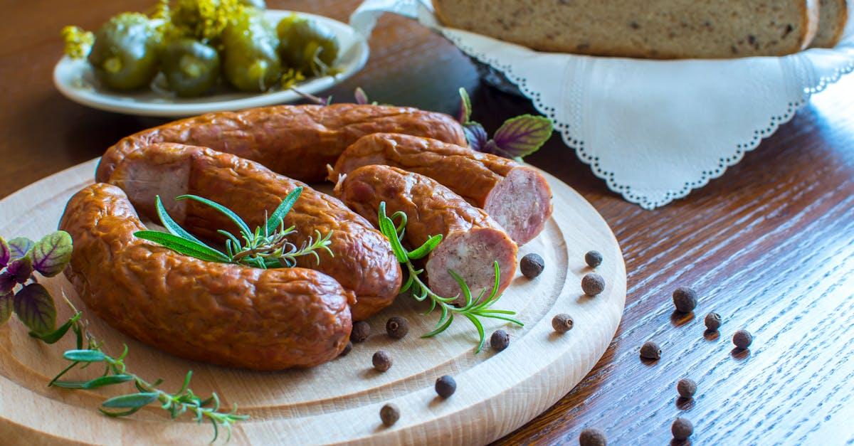 découvrez la richesse des saucisses, un délice culinaire populaire dans de nombreuses cuisines du monde. apprenez-en davantage sur les différentes variétés, méthodes de préparation et recettes savoureuses qui mettront en valeur ce ingrédient incontournable.