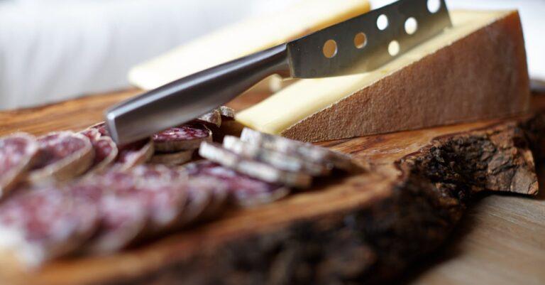découvrez l'univers savoureux des saucisses, de leurs recettes variées aux conseils de cuisson. apprenez à apprécier chaque type de saucisse pour des repas conviviaux et gourmands.
