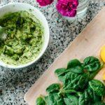 découvrez les bienfaits nutritionnels des épinards : riches en vitamines, minéraux et antioxydants, ils sont un allié incontournable pour une alimentation saine. apprenez des recettes délicieuses et simples pour intégrer les épinards dans vos plats quotidiens.