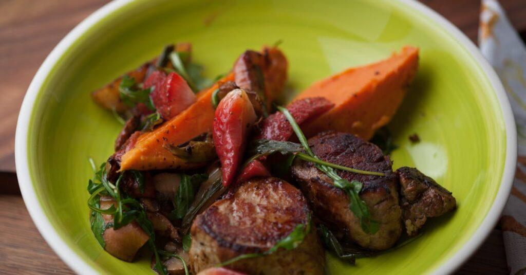 découvrez le tendre et savoureux tenderloin, une coupe de viande réputée pour sa tendreté exceptionnelle et son goût délicat. idéal pour des repas raffinés, ce morceau juteux est parfait pour les grillades, rôtis ou sauté. apprenez des astuces de cuisine et des recettes pour sublimer ce délice culinaire.