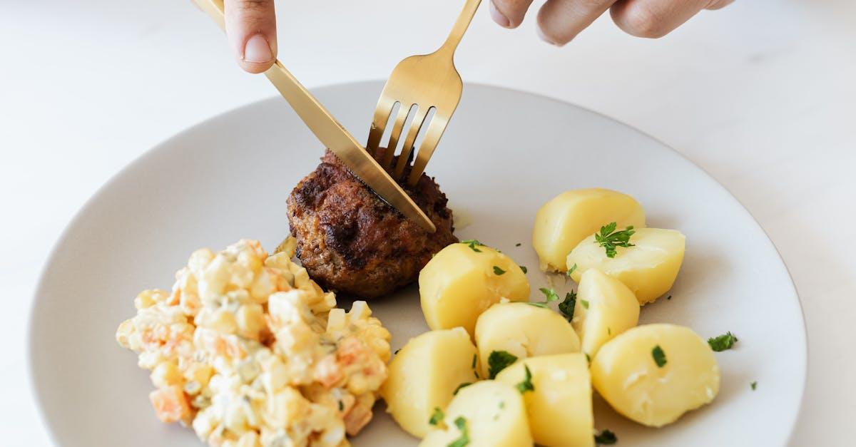 découvrez nos délicieuses escalopes de veau, tendres et savoureuses, idéales pour un repas raffiné. parfaites pour vos dîners en famille ou entre amis, elles se préparent facilement et se marient avec une variété d'accompagnements. savourez la qualité d'un plat fait maison.