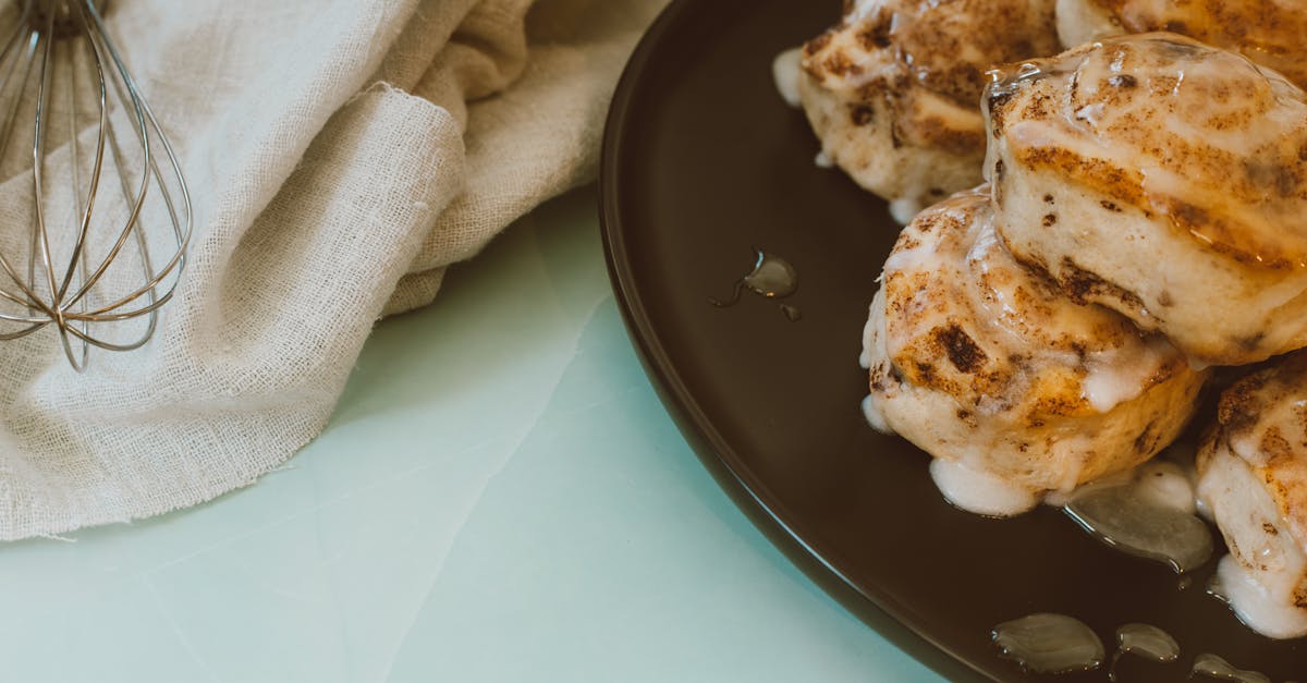 découvrez la délicieuse recette de cookies au beurre et parmesan, alliant la saveur riche du parmesan à la douceur du beurre pour une expérience gourmande inoubliable. parfaits pour accompagner vos apéritifs ou à déguster seuls, ces biscuits salés raviront vos papilles !