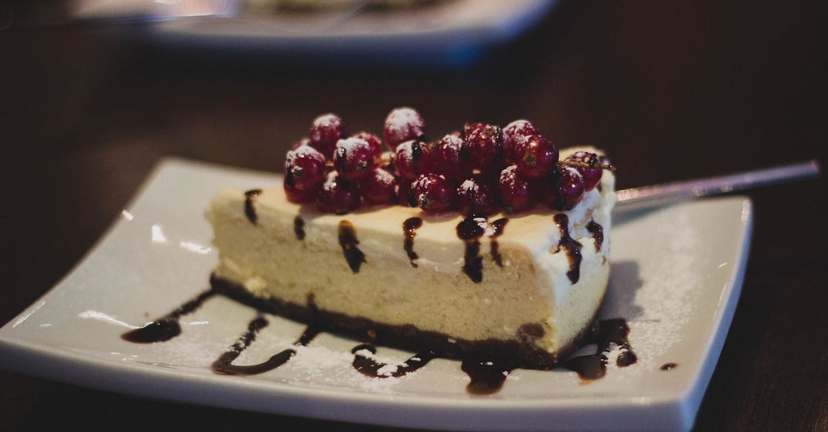 découvrez notre délicieuse recette de cheesecake, un dessert crémeux et savoureux qui ravira vos papilles. facile à préparer, ce cheesecake allie douceur et croquant pour un plaisir irrésistible à chaque bouchée.