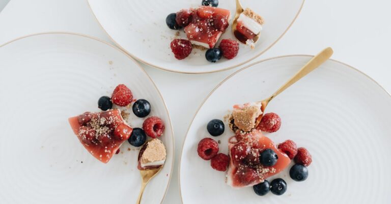 découvrez notre délicieux cheesecake, un dessert crémeux et savoureux qui ravira vos papilles. parfaitement équilibré entre douceur et légèreté, il se décline en plusieurs saveurs pour satisfaire tous les gourmands. idéal pour toutes les occasions, ce classique de la pâtisserie américaine s'invite à votre table avec une touche de sophistication.
