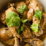 découvrez notre recette savoureuse de curry de poulet, alliant épices délicates et ingrédients frais pour un plat réconfortant. parfait pour un dîner en famille ou entre amis, ce curry ravira vos papilles et vous fera voyager au cœur des saveurs !