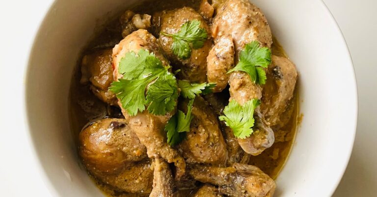 découvrez notre recette savoureuse de curry de poulet, alliant épices délicates et ingrédients frais pour un plat réconfortant. parfait pour un dîner en famille ou entre amis, ce curry ravira vos papilles et vous fera voyager au cœur des saveurs !