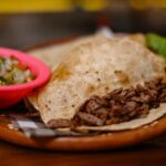 découvrez le cookeo, le multicuiseur intelligent qui révolutionne votre cuisine. préparez rapidement des repas savoureux grâce à ses nombreuses fonctions et recettes intégrées. simplifiez votre quotidien et épatez vos proches avec des plats faits maison en un rien de temps.