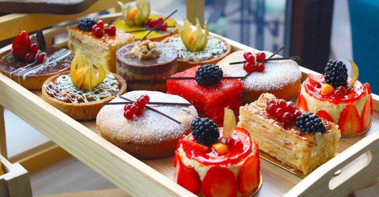 découvrez nos délicieuses tartes aux fruits, alliant fraîcheur et saveurs exquises. parfaites pour toutes les occasions, ces créations pâtissières raviront vos papilles avec une harmonie de textures et de couleurs. laissez-vous séduire par la douceur des fruits de saison et la légèreté de la pâte bien dorée.
