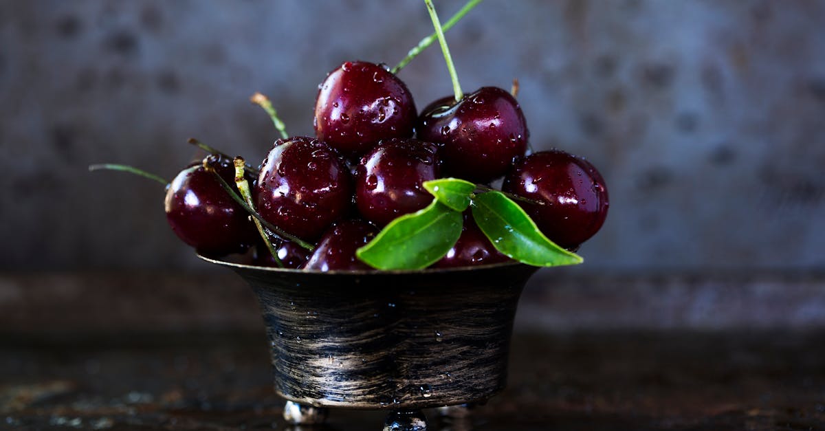découvrez les fruits et légumes frais de juin, une saison riche en saveurs et en couleurs. apprenez à profiter des produits de saison pour une alimentation saine et durable.
