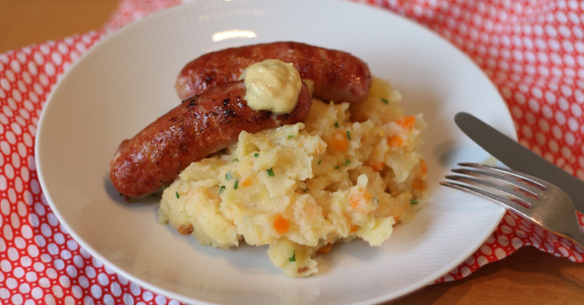 découvrez notre délicieuse recette de purée de pommes de terre, un accompagnement crémeux et savoureux qui ravira vos papilles. parfaite pour vos repas en famille ou entre amis, cette purée se marie idéalement avec vos plats préférés.