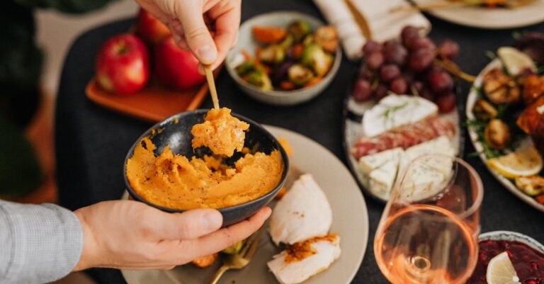 découvrez notre délicieuse recette de purée de pommes de terre, crémeuse et savoureuse, parfaite en accompagnement de vos plats. apprenez les astuces pour une texture onctueuse et des saveurs irrésistibles qui raviront vos convives.