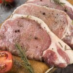 découvrez des recettes savoureuses de côtelettes de porc, alliant tendreté et richesse des saveurs. apprenez à les préparer de manière simple et délicieuse pour impressionner vos invités lors de vos repas.