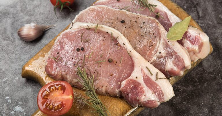 découvrez des recettes savoureuses de côtelettes de porc, alliant tendreté et richesse des saveurs. apprenez à les préparer de manière simple et délicieuse pour impressionner vos invités lors de vos repas.