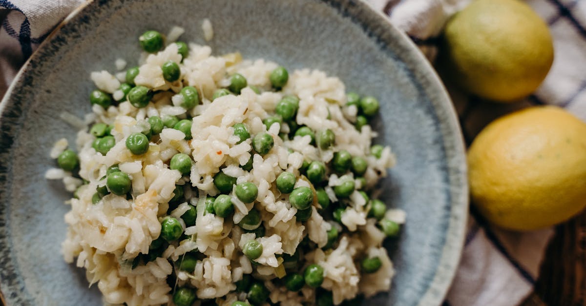 découvrez le délicieux monde du risotto, un plat italien crémeux et réconfortant, parfait pour toute occasion. apprenez à préparer ce classique avec des ingrédients frais et savoureux pour un repas inoubliable.