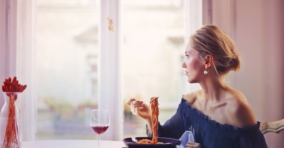 découvrez notre délicieuse recette de spaghetti, un plat italien classique qui ravira vos papilles. apprenez à préparer des spaghetti al dente avec une sauce savoureuse, des conseils de cuisson et des idées de garnitures pour créer une expérience culinaire inoubliable.