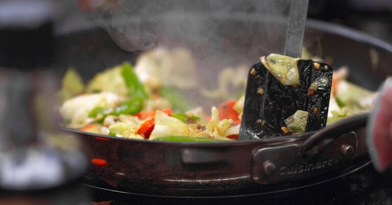 découvrez comment cuire des légumes à la vapeur, une méthode saine qui préserve les nutriments et les saveurs. apprenez des techniques simples et des astuces pour préparer des plats délicieux et colorés qui raviront vos papilles.