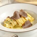 découvrez la délicieuse sauce au beurre, un incontournable de la cuisine qui rehausse vos plats de saveurs riches et onctueuses. parfaite pour accompagner vos fruits de mer, légumes ou viandes, cette sauce simple à réaliser apportera une touche gourmande à vos repas.