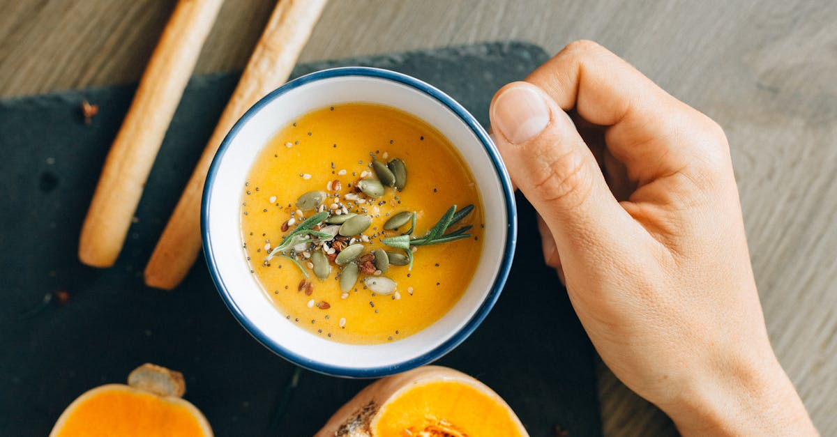 découvrez la douceur et la saveur unique de la purée de butternut, un accompagnement parfait pour vos plats ou une base savoureuse pour vos recettes. facile à préparer, cette purée délicieuse est idéale pour ajouter une touche de réconfort à vos repas.