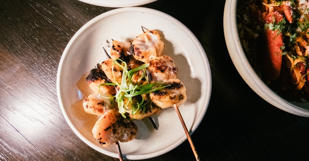 découvrez des recettes savoureuses et variées à base de cuisses de poulet. que ce soit pour un dîner en famille ou un repas convivial, apprenez à sublimer ce morceau de choix avec des marinades, des épices et des techniques de cuisson qui régaleront vos papilles.