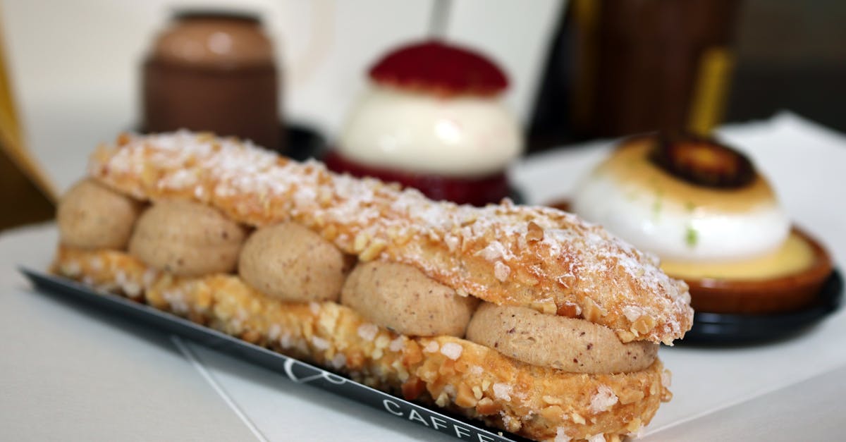 découvrez les secrets de la pâte à choux : une recette incontournable de la pâtisserie française qui vous permettra de réaliser éclairs, choux et profiteroles parfaits. apprenez les techniques indispensables pour maîtriser cette délicieuse préparation légère et croustillante.
