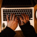 découvrez notre guide essentiel sur le cod (complément d'objet direct), un concept clé en grammaire française. améliorez votre compréhension des structures de phrase et perfectionnez vos compétences linguistiques grâce à des explications claires et des exemples pratiques.