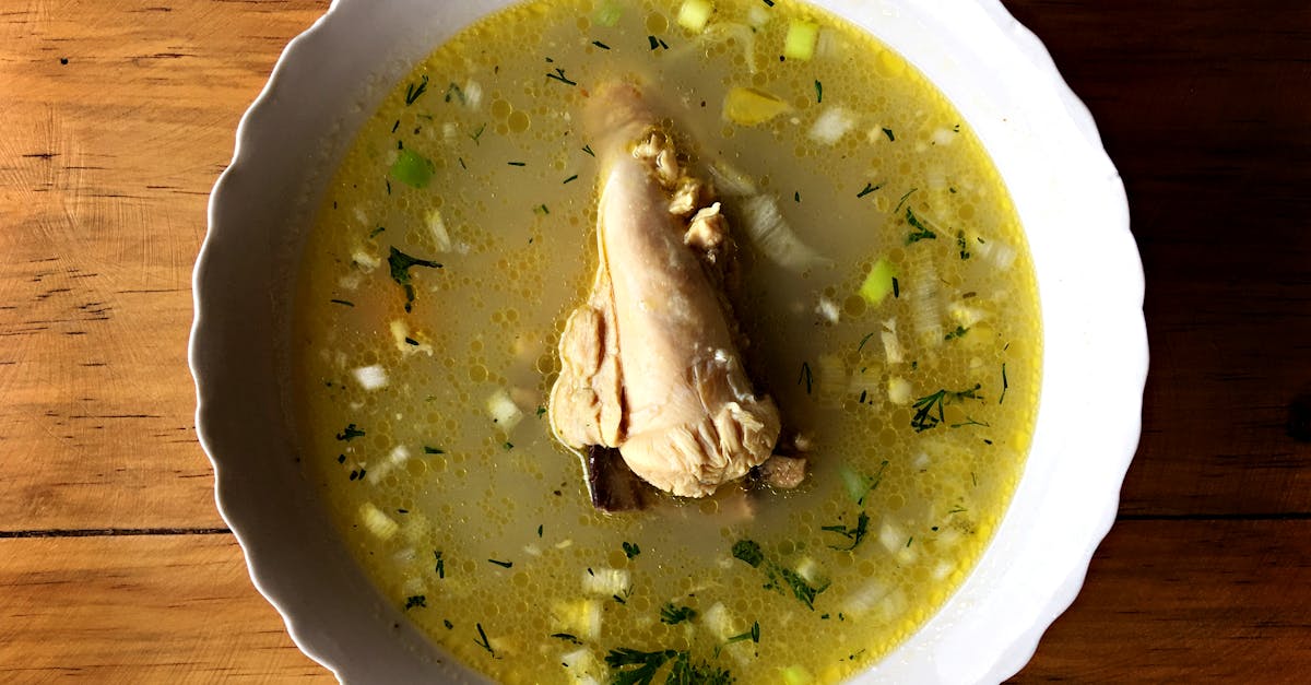 découvrez notre délicieuse soupe réconfortante, parfaite pour les journées froides. éveillez vos sens avec des saveurs riches et chaleureuses qui nourrissent le corps et l'âme. savourez chaque cuillerée de bonheur!