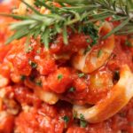 découvrez les secrets du couscous, ce plat emblématique de la cuisine nord-africaine. apprenez à préparer cette délicieuse semoule accompagnée de légumes, viandes et épices savoureuses. un véritable voyage culinaire à savourer en famille ou entre amis !