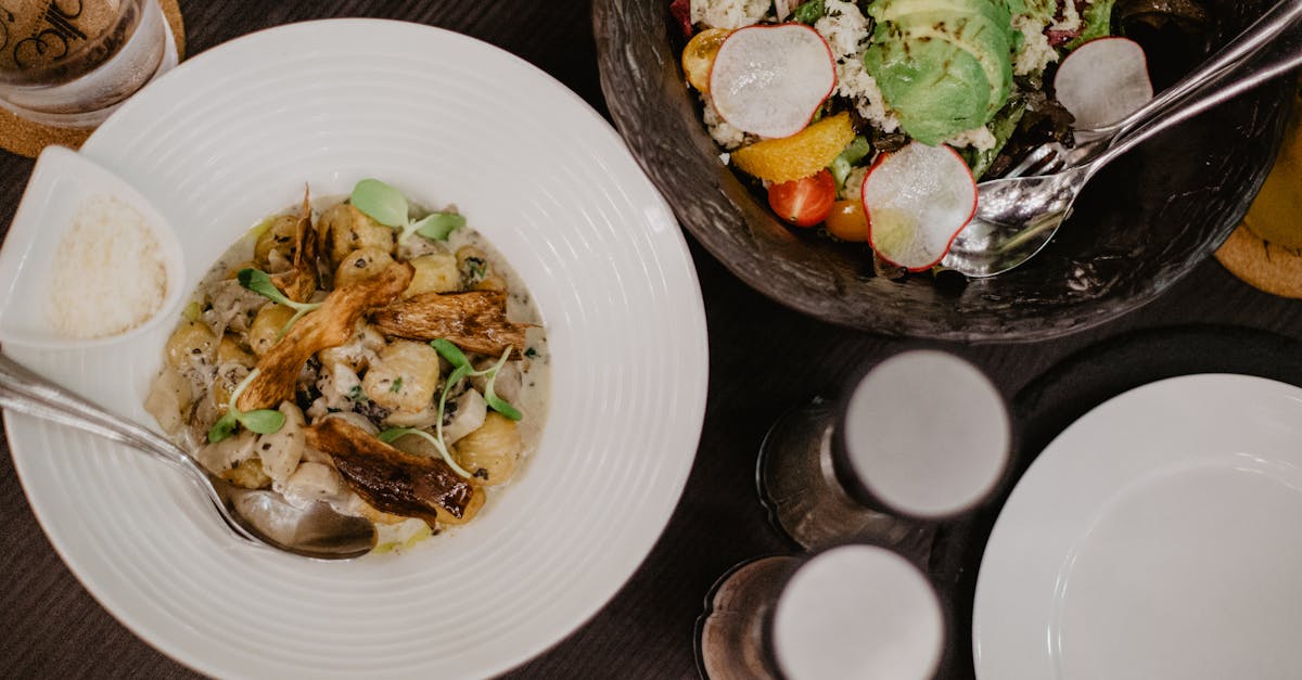 découvrez notre délicieuse recette de gnocchi maison, des pâtes tendres et savoureuses qui raviront vos papilles. apprenez à les préparer facilement et explorez des idées de sauces pour accompagner ce plat incontournable de la cuisine italienne.