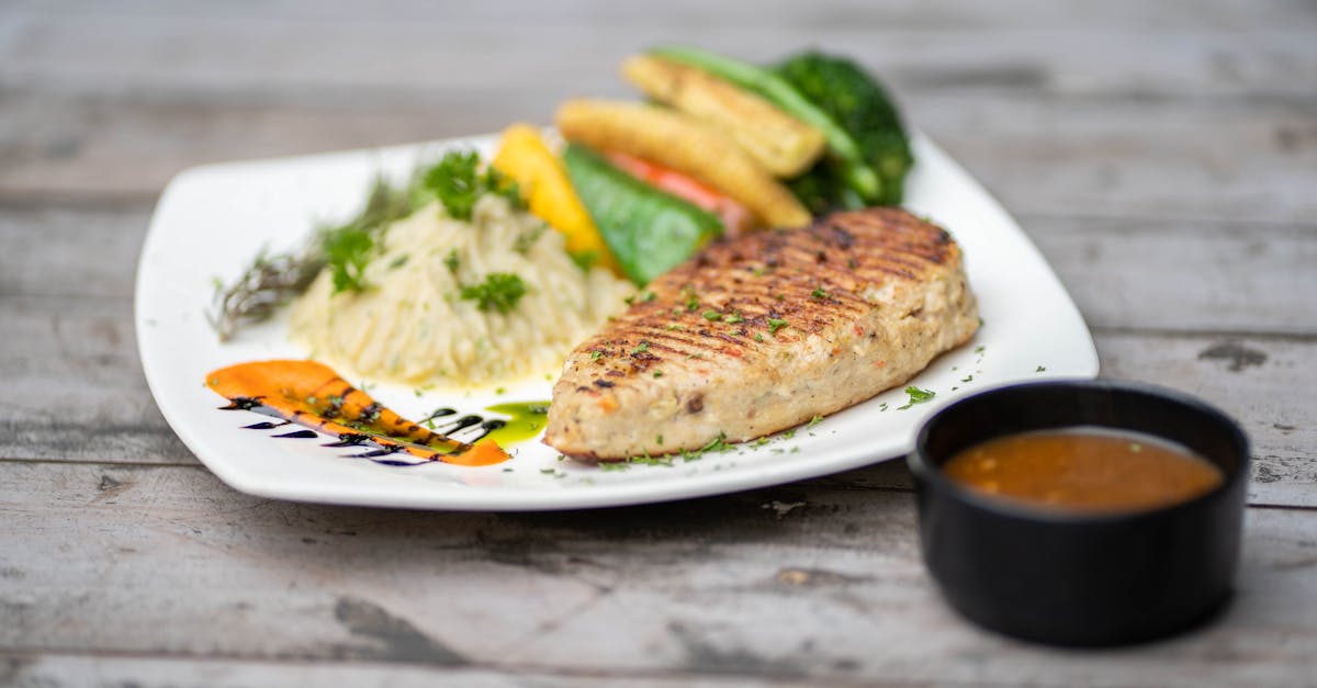 découvrez la recette parfaite de courgettes grillées : un plat savoureux, léger et simple à préparer, idéal pour accompagner vos viandes et poissons ou à déguster en apéritif.