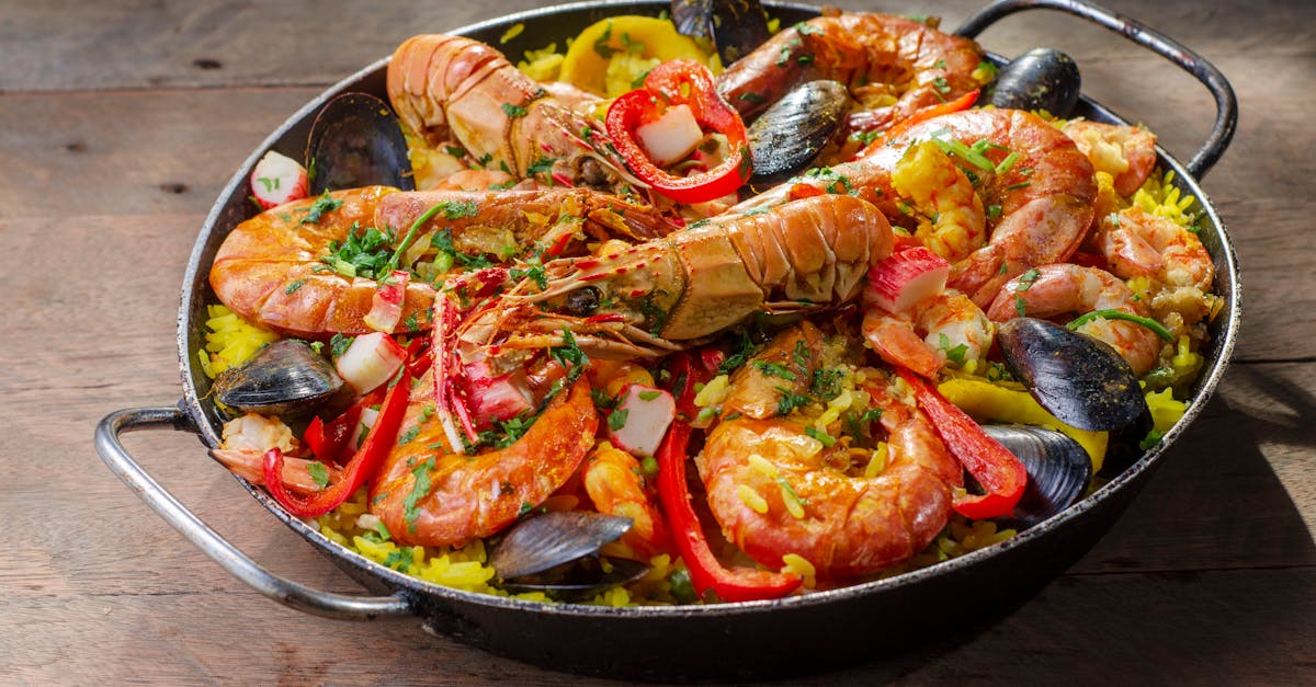 découvrez la recette authentique de la paella, un plat emblématique espagnol à base de riz, de fruits de mer et de légumes. apprenez à réunir les saveurs et les traditions dans votre cuisine pour une expérience culinaire inoubliable.