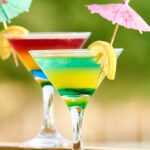 découvrez la recette parfaite de la pina colada, ce cocktail exotique à base d'ananas et de noix de coco. rafraîchissant et crémeux, savourez l'été dans chaque gorgée!