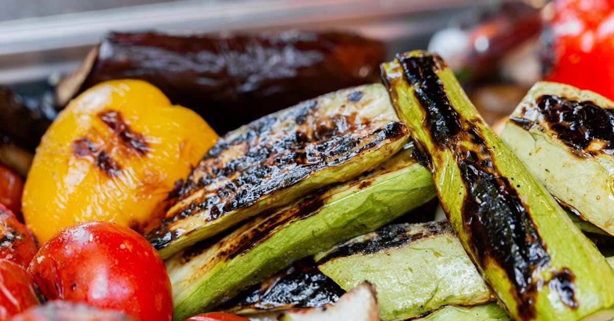 découvrez notre délicieuse recette d'aubergines rôties, un plat savoureux et sain qui met en valeur la texture fondante et le goût riche de ce légume. parfait comme accompagnement ou plat principal, apprenez à les préparer facilement pour régaler vos convives.