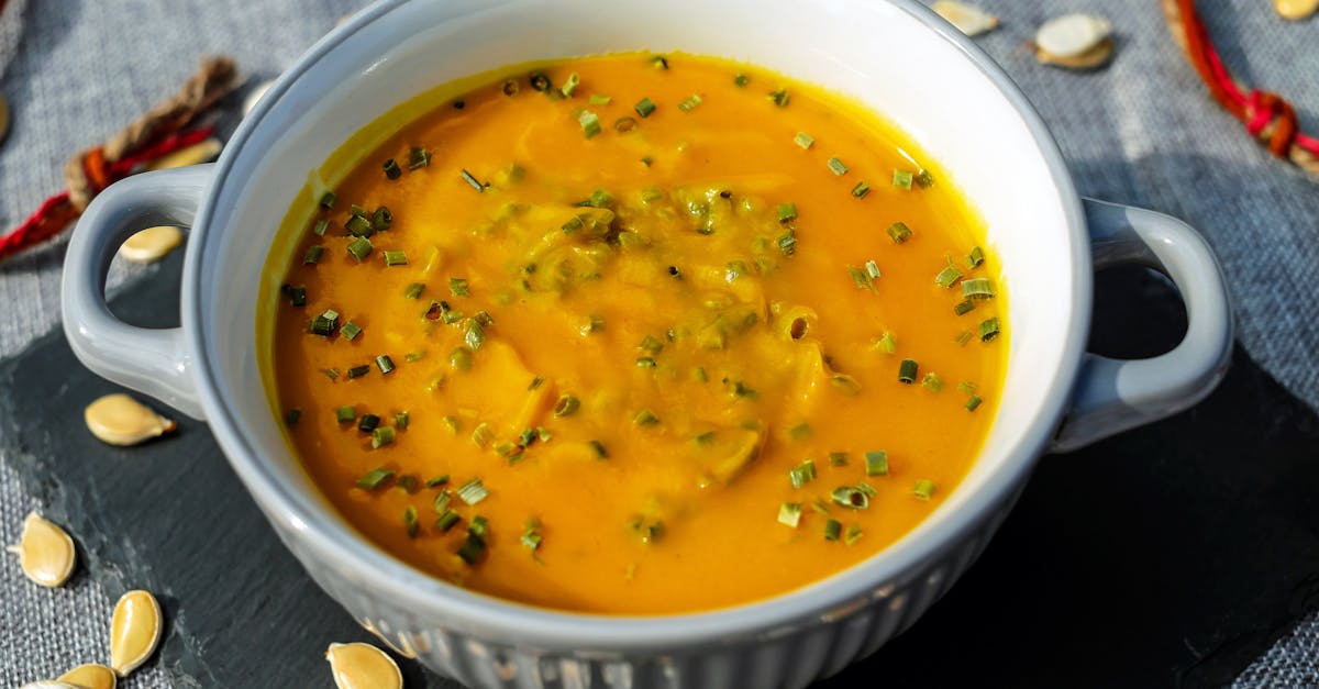découvrez nos délicieuses recettes de soupes réconfortantes, idéales pour déguster des saveurs authentiques et nourrissantes à chaque saison. des soupes variées pour ravir vos papilles!
