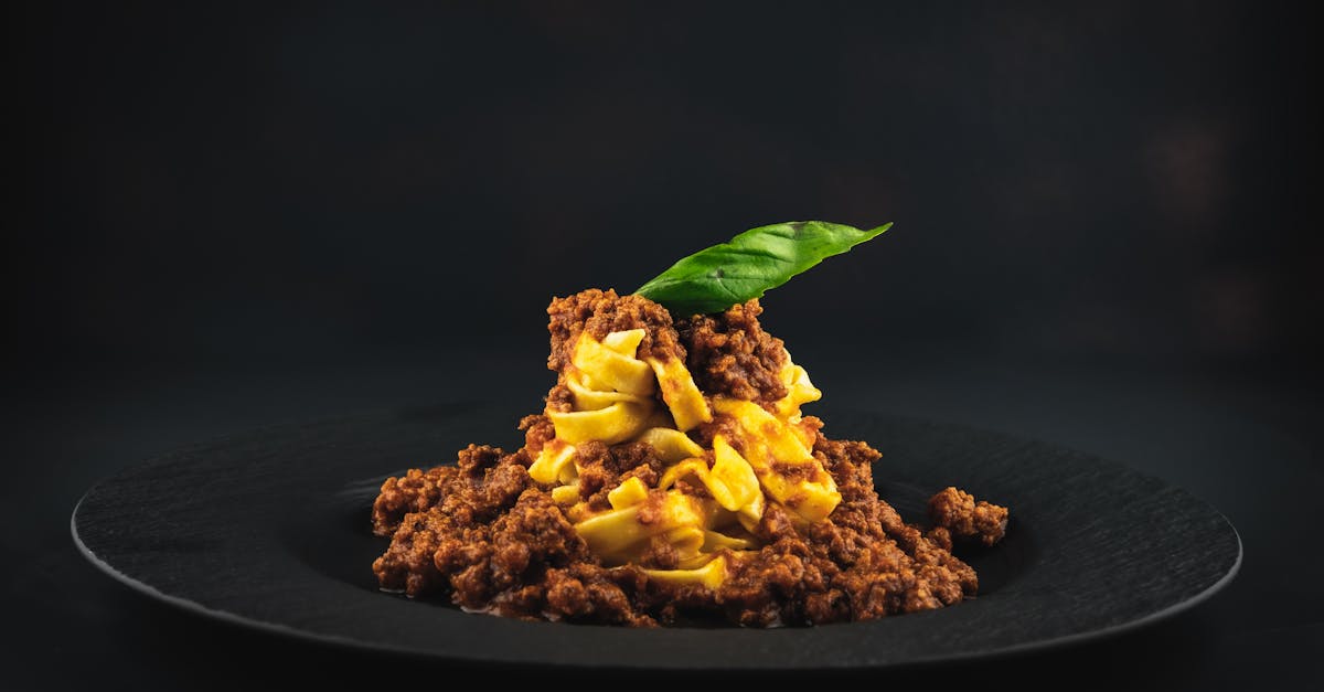 découvrez les tortellini, ces délicieuses pâtes farcies italiennes, parfaites pour un repas savoureux. apprenez les meilleures recettes pour les préparer, des sauces classiques aux accompagnements créatifs. un véritable régal pour les amateurs de cuisine !