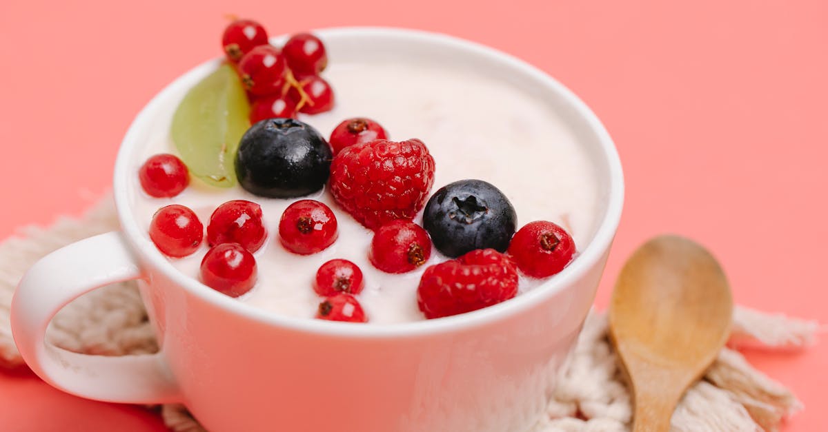 découvrez la recette innovante de la mayonnaise au yaourt, une alternative légère et savoureuse à la mayonnaise classique. parfaite pour accompagner vos salades, sandwichs et plats estivaux, cette préparation allie les bienfaits du yaourt à la texture crémeuse de la mayonnaise. facile à réaliser, elle rehaussera toutes vos recettes avec une touche originale.