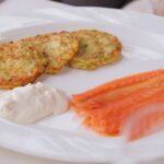 découvrez notre délicieuse recette de pancakes à la courgette, un plat savoureux et nutritif, parfait pour le petit-déjeuner ou le brunch. faciles à préparer, ces pancakes légers et moelleux allient le goût subtil de la courgette à des ingrédients frais pour une expérience gourmande. essayez-les dès aujourd'hui pour une cuisine saine et raffinée!