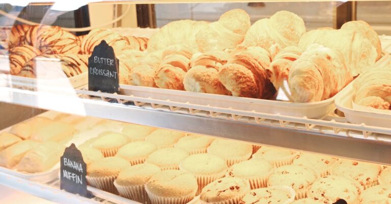 découvrez notre délicieuse recette de muffins à la banane : moelleux, faciles à préparer et parfaits pour le petit-déjeuner ou le goûter. idéal pour utiliser des bananes mûres !