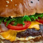 découvrez le goût riche et savoureux de la jarret de bœuf, une pièce de viande idéale pour des plats mijotés ou des soupes réconfortantes. apprenez à la préparer avec des recettes simples et délicieuses qui raviront vos convives.