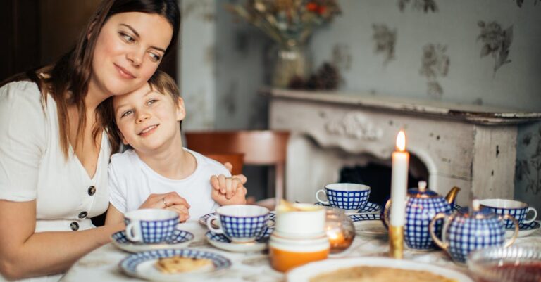 découvrez tout sur les blinis : ces petites crêpes moelleuses d’origine russe, idéales pour accompagner saumon, caviar ou tartinades. conseils de préparation et idées recettes.