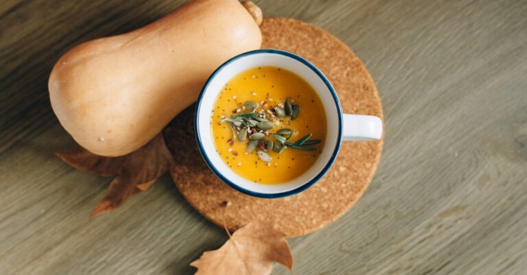 découvrez la recette de la délicieuse soupe de butternut, un plat réconfortant et velouté, parfait pour les soirées d'hiver. avec sa douce saveur de courge et ses épices réconfortantes, cette soupe est facile à préparer et idéale pour toute la famille. idéale en entrée ou en plat principal, elle apportera une touche chaleureuse à vos repas.