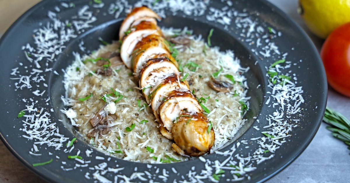 découvrez notre délicieuse recette de risotto au poulet, un plat crémeux et savoureux qui allie le moelleux du riz arborio à des morceaux de poulet fondants. parfait pour un dîner réconfortant ou une occasion spéciale, ce risotto saura ravir vos papilles avec ses arômes riches et sa texture irrésistible.