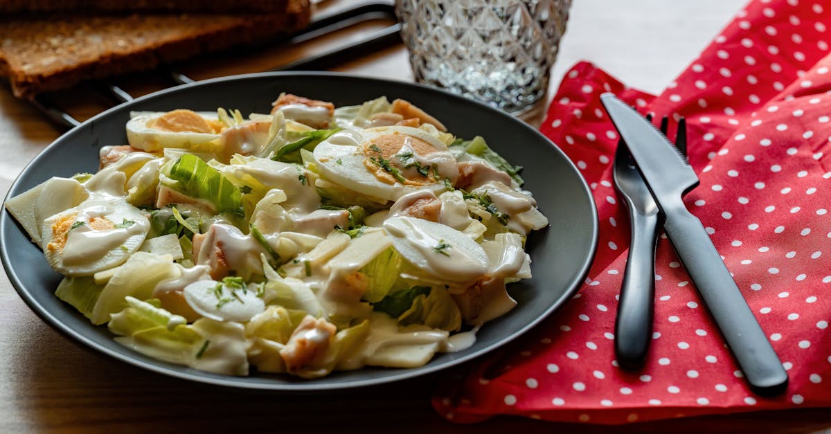 découvrez nos savoureux strips de poulet, croustillants à l'extérieur et tendres à l'intérieur. parfaits pour un repas rapide ou un en-cas, nos strips sont marinés et panés avec soin pour vous offrir une expérience gustative inoubliable.