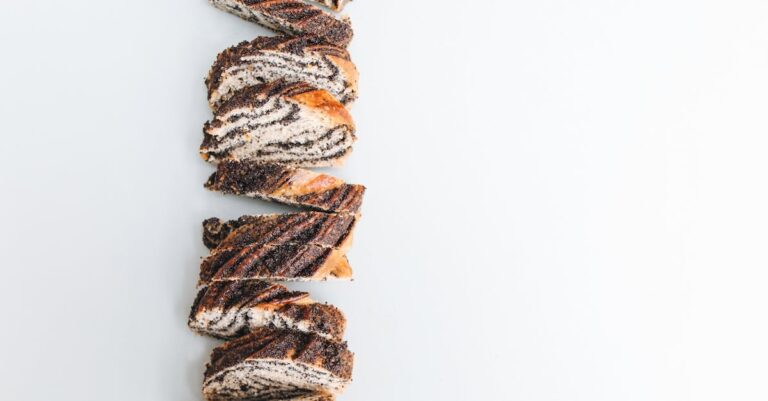 découvrez la brioche au chocolat, une pâtisserie moelleuse et gourmande, parfaite pour le petit-déjeuner ou le goûter. recette facile et saveurs irrésistibles pour ravir les amateurs de chocolat !