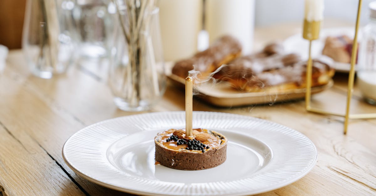découvrez notre délicieuse recette de tarte au chocolat : une pâte croustillante garnie d'une ganache fondante, parfaite pour tous les amateurs de chocolat. facile à réaliser pour un dessert gourmand et raffiné !