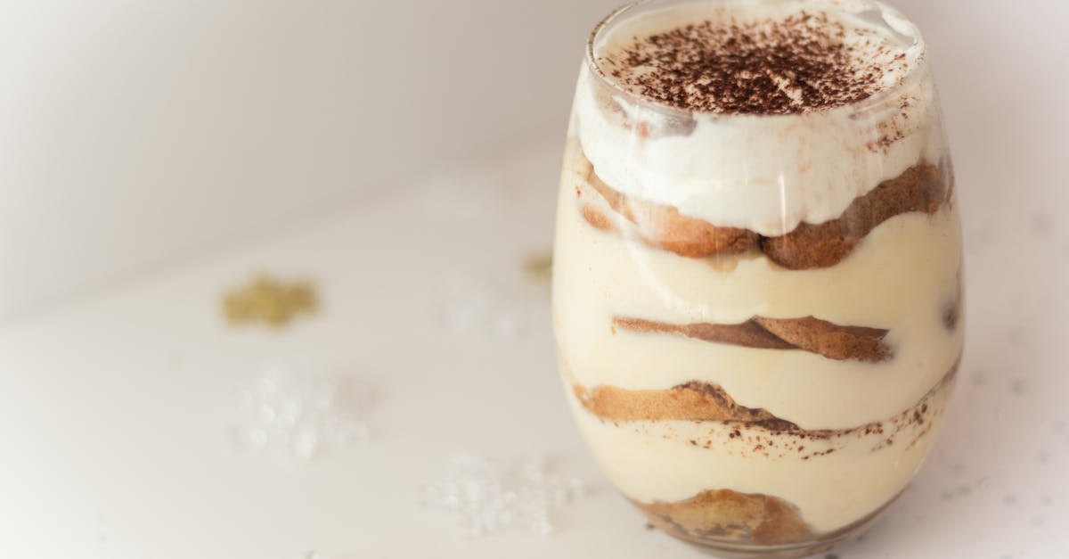 découvrez notre délicieuse crème au café, une fusion parfaite de saveurs riches et de douceur. idéale pour rehausser vos desserts, boissons ou simplement à déguster à la cuillère. offrez-vous un moment de plaisir caféiné!