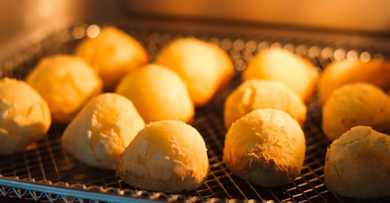 découvrez notre pain sans gluten moelleux et savoureux, idéal pour les personnes intolérantes ou soucieuses de leur bien-être. profitez d’une alternative saine au pain traditionnel, réalisée avec des ingrédients naturels et goûteux.