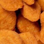 préparez de délicieux nuggets de poulet faits maison, croustillants à l'extérieur et tendres à l'intérieur. idéal pour toute la famille, avec des ingrédients simples et une recette facile à suivre.