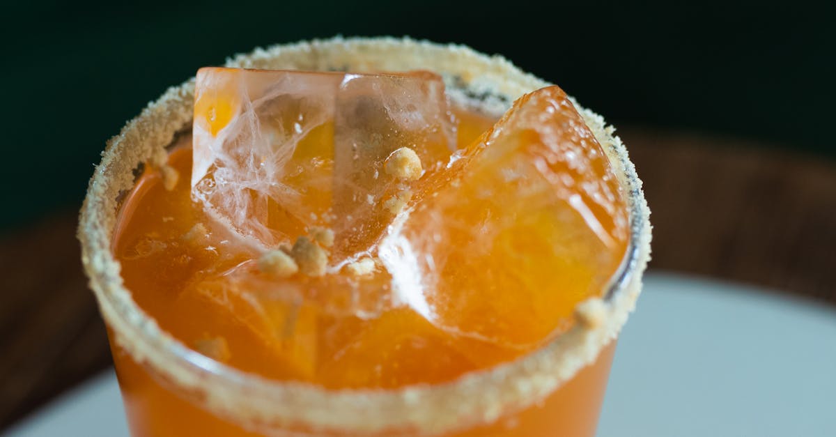 découvrez comment écraser de la glace facilement grâce à nos conseils et techniques pratiques. parfait pour vos cocktails, boissons, et recettes culinaires, apprenez les meilleures méthodes pour obtenir la glace pilée idéale.
